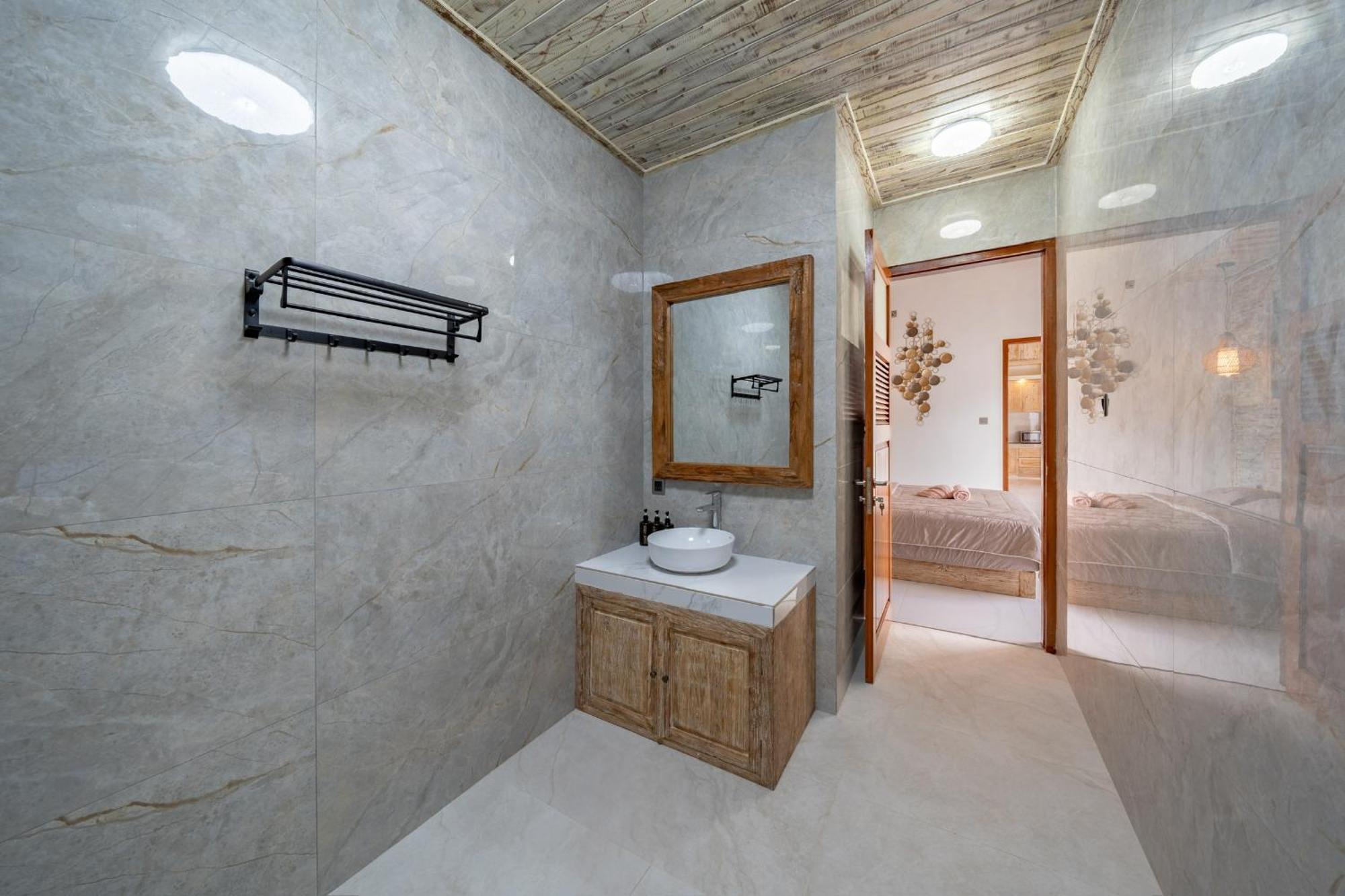 Ketut Losmen Lembongan Villa *